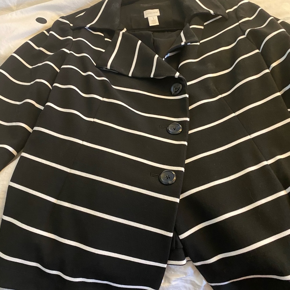 Chico’s Black &white Striped  jacket size 1 (8/10)